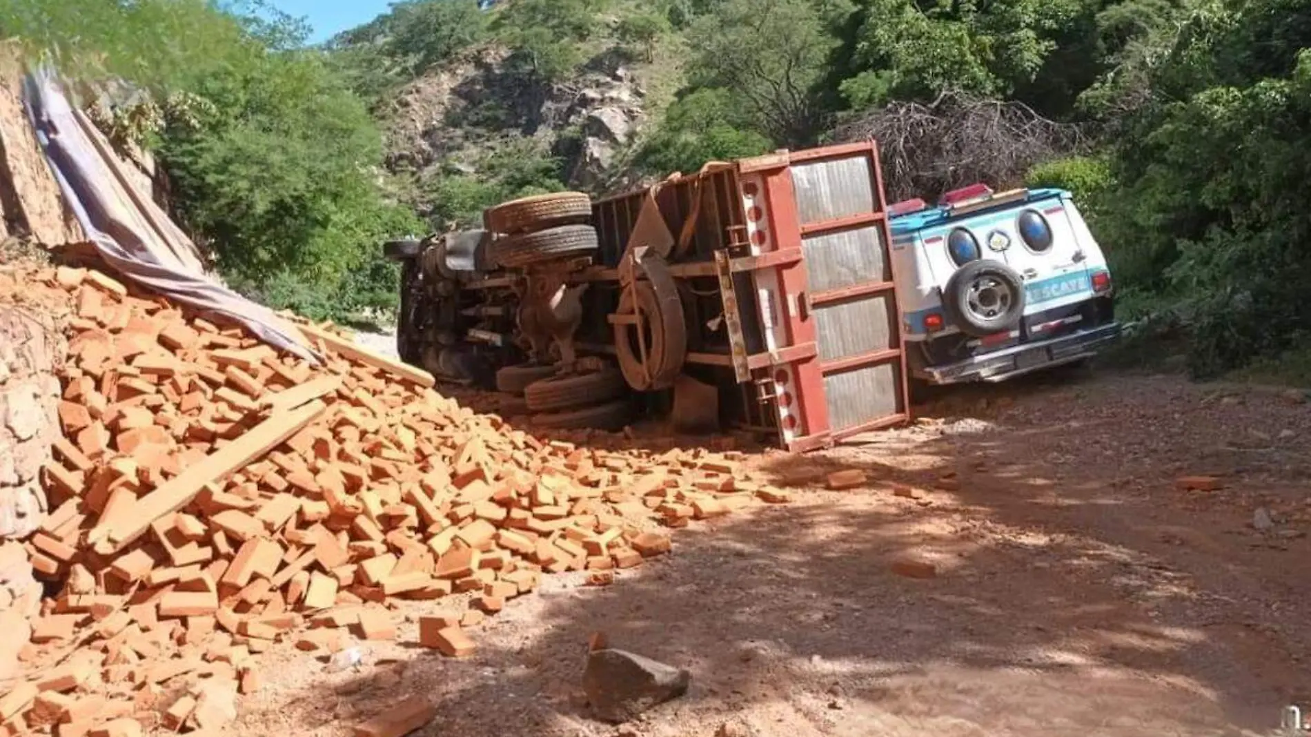 torton cae en barranco de Acatlan